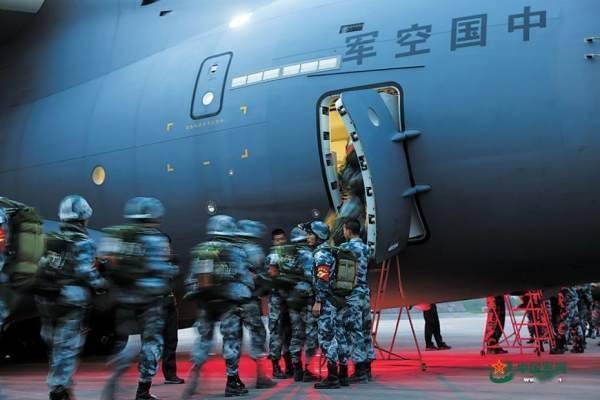 空降兵空中突击130旅，勇冠三军的空中利刃，勇冠三军！空降兵空中突击130旅——空中利刃展雄风