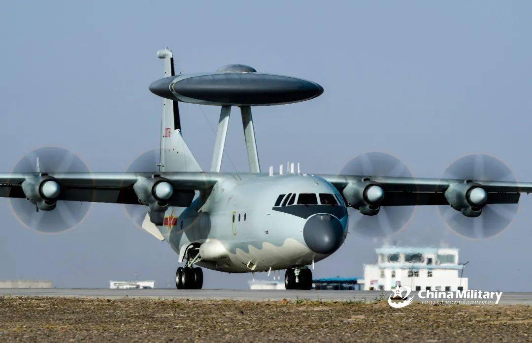 直-18舰载预警机雷达，空中卫士的千里眼与顺风耳，直-18舰载预警机雷达，空中卫士的精准千里眼与顺风耳