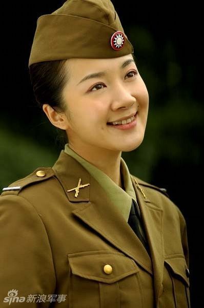 军装美女，魅力与力量的完美结合，军装美女，魅力与力量的绝妙交融