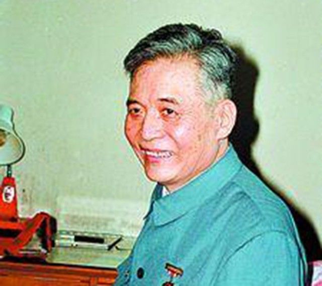 邓志典简历及生平概述，邓志典生平简介与事业轨迹概述
