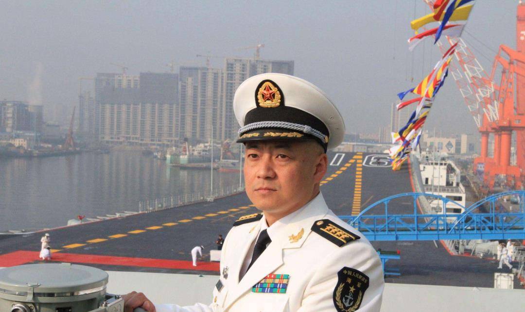 辽宁号航空母舰舰长军衔，荣耀与责任，辽宁号航空母舰舰长，荣耀与责任的军衔之路