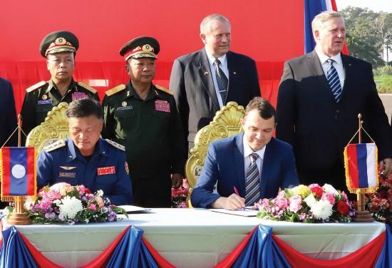 雅克-130攻击机，空中力量的锐利之爪，雅克-130攻击机，空中锐利之爪的力量展示