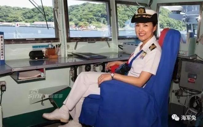 中国海军首位驱逐舰女舰长，破浪前行的巾帼英雄，中国海军首位驱逐舰女舰长，破浪前行的巾帼英雄传奇