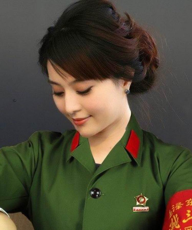 部队女兵服装，历史演变与现代风貌，部队女兵服装，历史演变与现代风采展示
