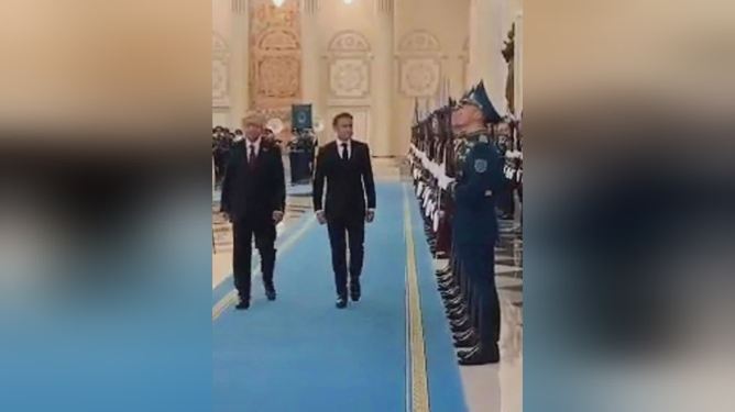 马克龙检阅中国三军仪仗队，跨越国界的友谊与荣耀时刻，马克龙检阅中国三军仪仗队，跨越国界的友谊见证荣耀时刻