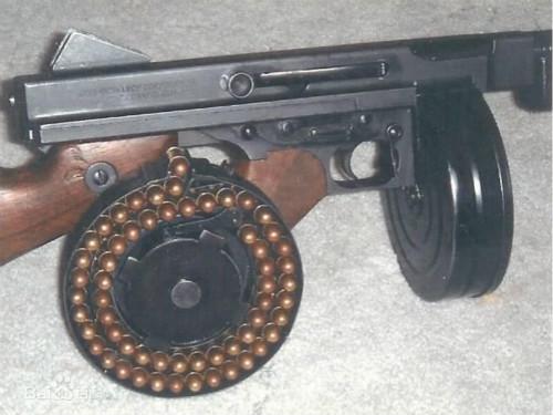 汤姆逊M1A1冲锋枪，战火中的英勇先锋，汤姆逊M1A1冲锋枪，战火中的先锋武器