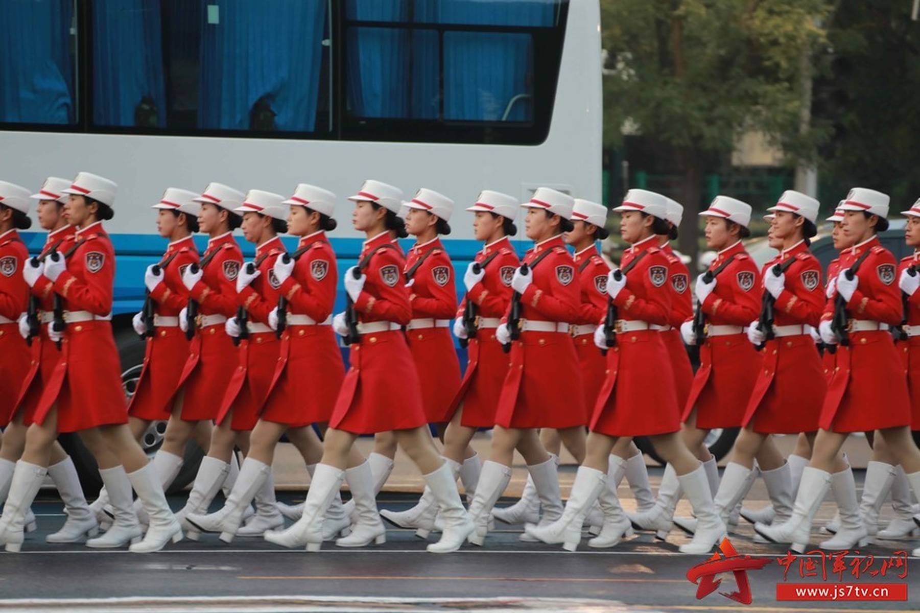 阅兵女兵方阵视频2019，展现新时代巾帼风采，新时代巾帼风采，阅兵女兵方阵视频回顾，展现女性力量与风采（2019年）
