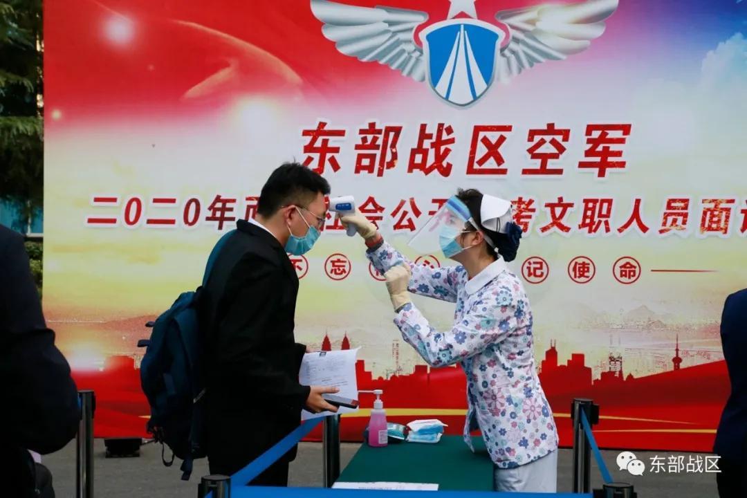 空军航空大学文职人员的职责与角色解析，空军航空大学文职人员的职责与角色深度解析