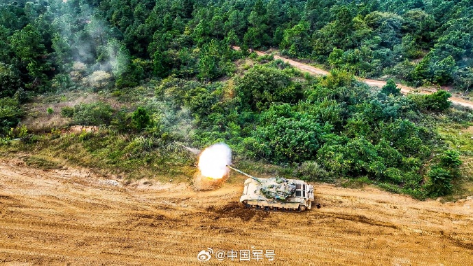 最震撼的实弹军演视频，展现力量与荣耀的瞬间，实弹军演震撼瞬间，力量与荣耀的展现视频