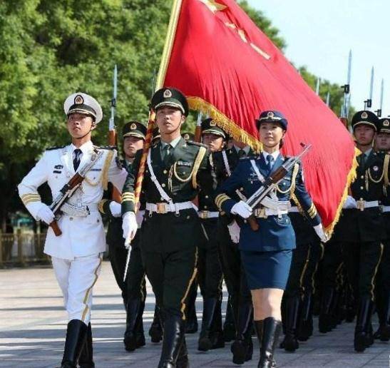 仪仗队指挥刀动作教学详解，仪仗队指挥刀动作教学指南