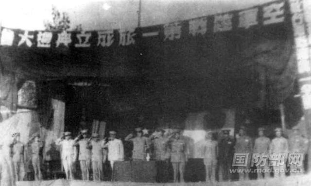 开封空降兵部队，英勇无畏，忠诚担当，开封空降兵部队，英勇忠诚，担当无畏