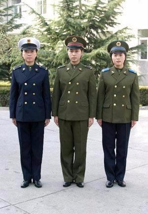 解放军军装上的配饰，历史、象征与意义，解放军军装配饰，历史、象征与意义的探究
