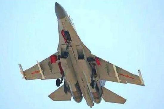 歼-16装备海军航空兵，新时代的海军战斗力飞跃，歼-16装备海军航空兵，新时代海军战斗力飙升的飞跃
